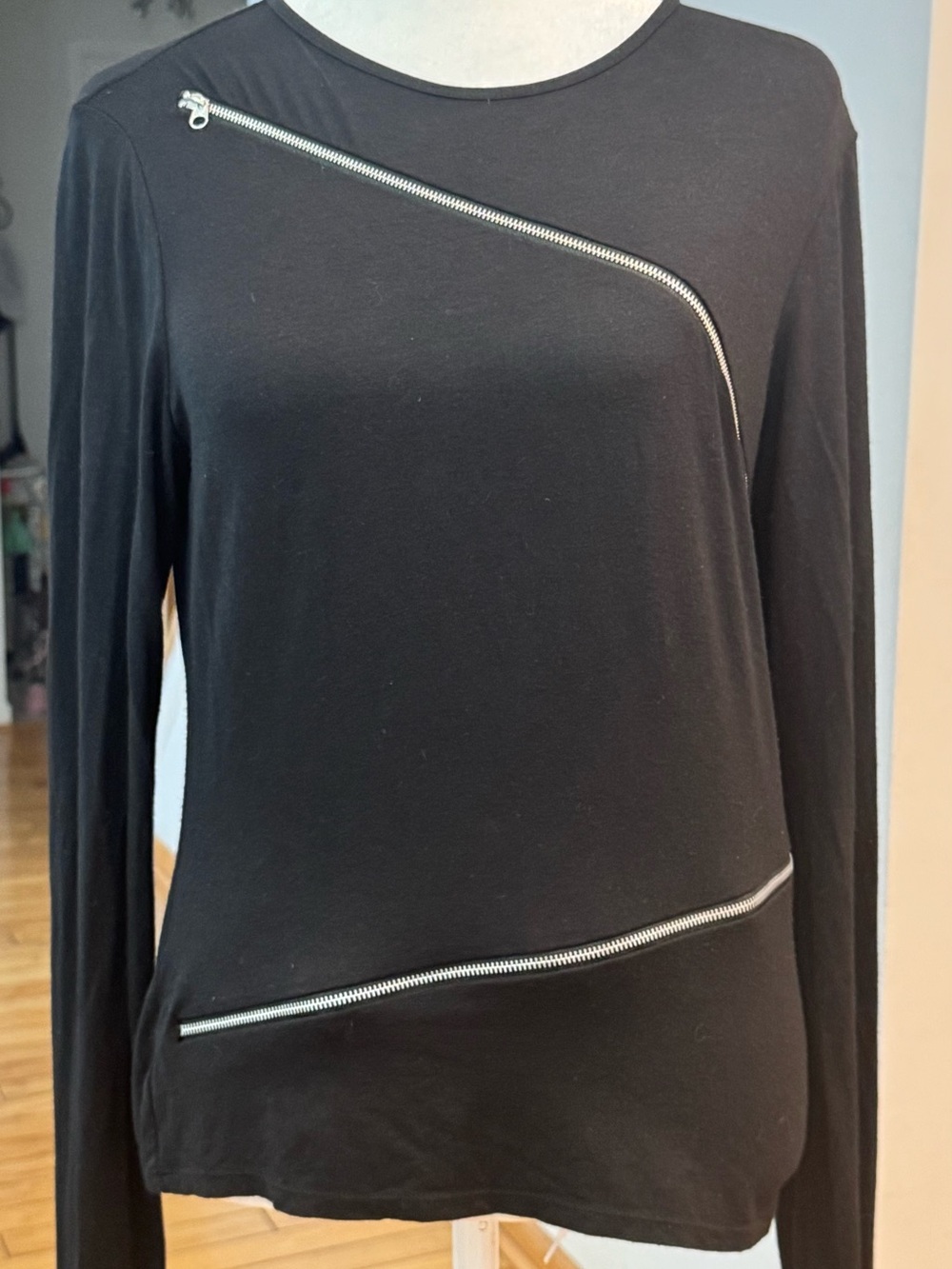 Like New, Laundry By Shelli Segal Black Long-Sleeve Tee with Silver Zippers